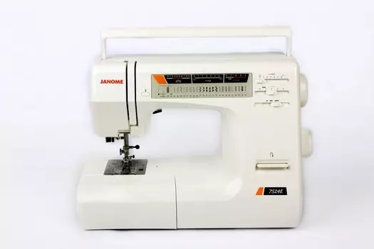 Швейная машина Janome 7524E