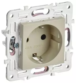 Розетка с заземлением IEK SK-R14-16-1-K10 SKANDY с защитными шторками 16А б/к SK-R06B бежевая