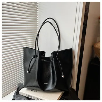 Lazy retro commuter large-capacity tote bag women s new handbag spring and summer versatile shoulder bag tide