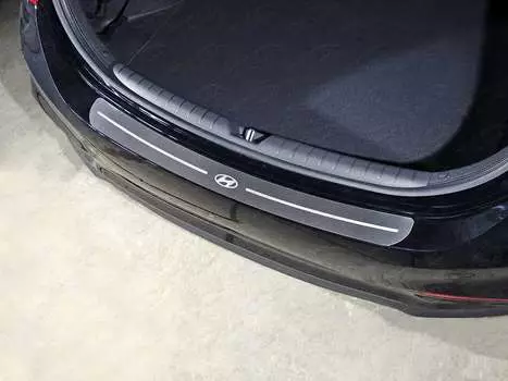 Накладка на задний бампер (лист шлифованный, логотип Hyundai) Компания ТСС HYUNACC17-16 Hyundai Accent 2017-