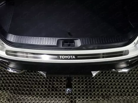 Накладка на задний бампер (лист шлифованный надписьToyota) ТСС TOYHIGHL17-22 Toyota Highlander 2014 -