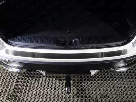 Накладка на задний бампер (лист шлифованный) ТСС TOYHIGHL17-18 Toyota Highlander 2014 -