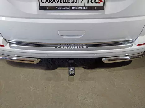 Накладка на задний бампер (лист зеркальный надпись Caravelle) Компания ТСС VWCARAV17-03 Volkswagen T6 Caravelle 2015-