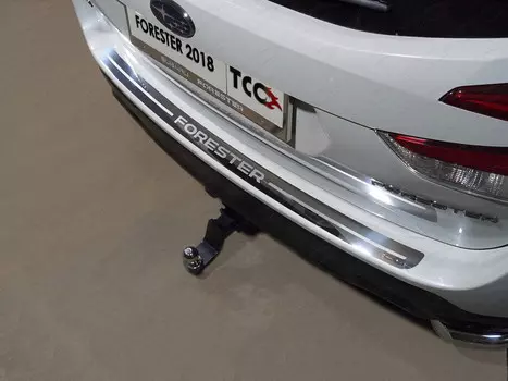 Накладка на задний бампер (лист зеркальный надпись Forester) Компания ТСС SUBFOR18-03 Subaru Forester (SK) 2018-
