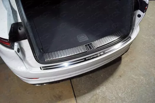 Накладка на задний бампер (лист зеркальный надпись Porsche) Компания ТСС PORSCAY18-13 Porsche Cayenne Turbo 2017-