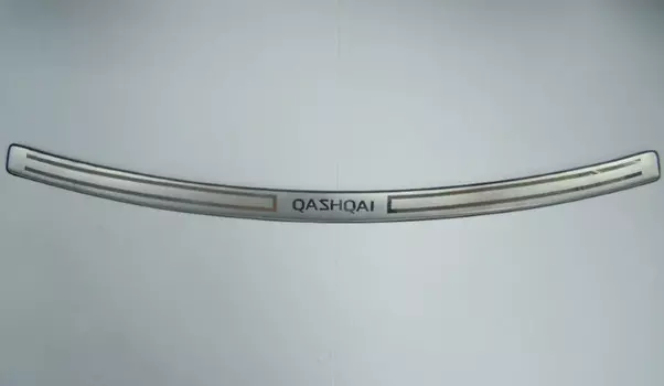 Накладка на задний бампер (нержавеющая сталь, с логотипом) JMT 25163 Nissan Qashqai (J10) 2007 - 2013