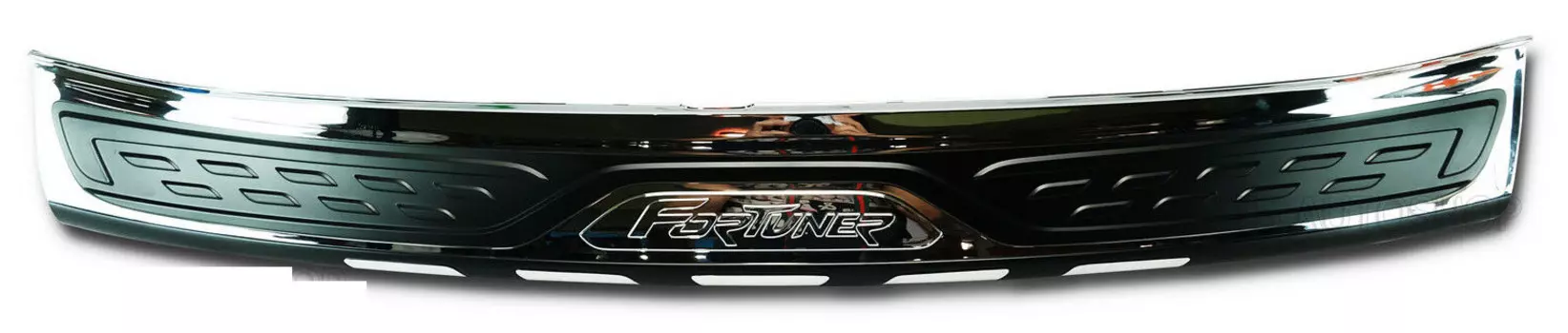 Накладка на задний бампер с хром-вставками Тайланд TS-FTN15-FITT-029 для Toyota Fortuner 2017-