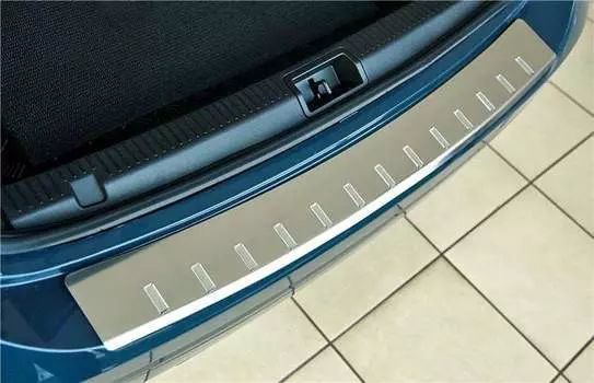 Накладка на задний бампер с загибом, зеркальная Alu-Frost 40-4009 для Nissan Qashqai 13-