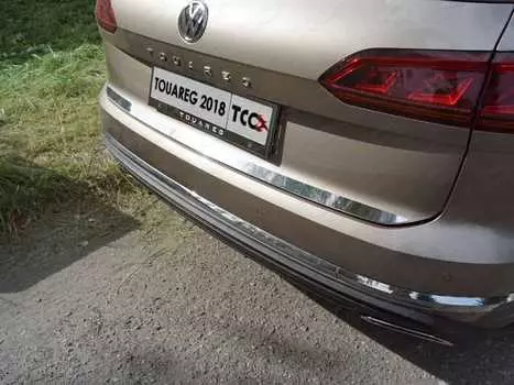 Накладка на заднюю дверь TCC VWTOUAR18-01 Volkswagen Touareg 2018-