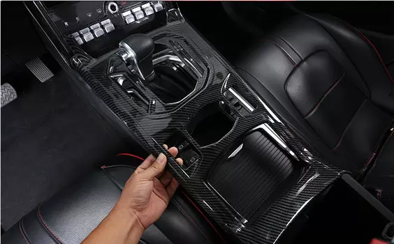 Накладка на панель КПП (серебро, черный карбон) Haval F5 2019-