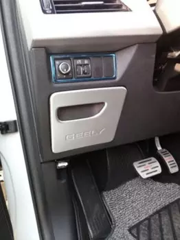 Накладка на бардачок водителя (хром) для Geely Atlas 2018 -