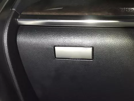 Накладка на ручку бардачка (хром) для Toyota Alphard 2015 -
