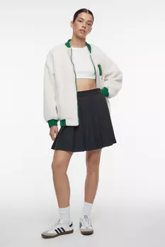 Куртка-бомбер oversize из искусственного меха с нашивкой