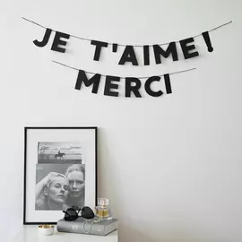 Гирлянда "JE T'AIME! MERCI"