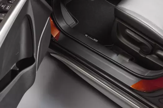 Комплект накладок на дверные пороги (нержавеющая сталь) Suzuki 990E0-61M30-010 для Suzuki SX4 2016 -