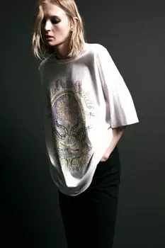 Футболка oversize с принтом в стиле гранж