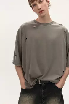 Футболка oversize с рваными элементами