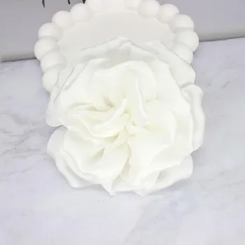 Элегантная 3D брошь-цветок из атласа - аксессуар для костюма и свитера класса люкс, 10 см Brooch buckle бежевый