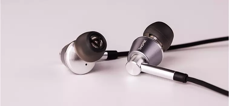 Проводные наушники 1MORE Triple-Driver In-Ear, jack 3.5 mm, черный/серебристый (E1001-Silver)