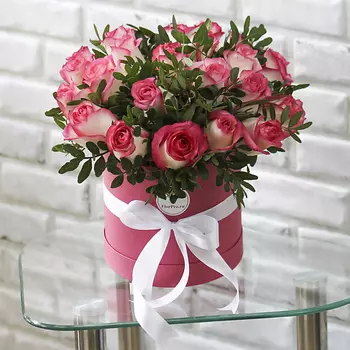 FLORPRO 25 розовых роз Джумилия в коробке