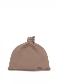 Шапка 1st.