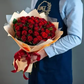ЦВЕТНИК ЦВЕТЫ И ПОДАРКИ 51 красная роза Кения