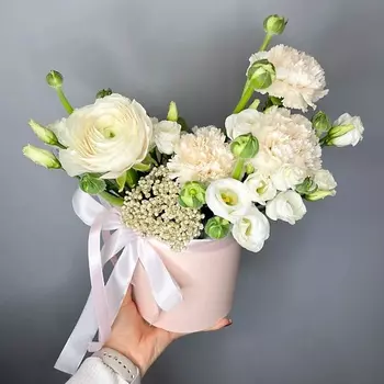 ELEVEN FLOWERS Нежная композиция с ранункулюсом