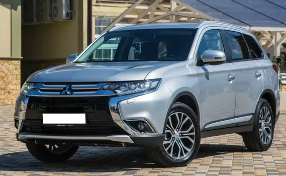 Накладка - губа на передний бампер для Mitsubishi Outlander 3 2019 +