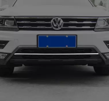 Молдинг центральный переднего бампера для Volkswagen Tiguan 2017 -