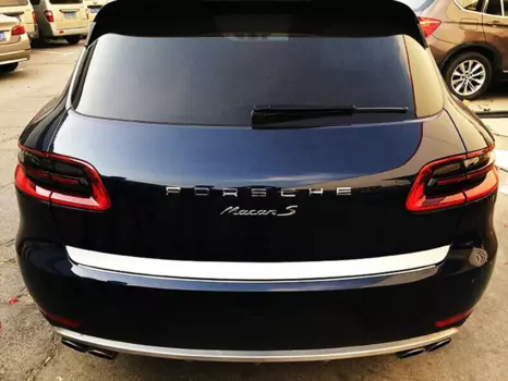 Молдинг хромированный на багажную дверь для Porsche Macan 2013 -