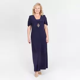 Платье-макси с расклешенной юбкой и украшением на груди