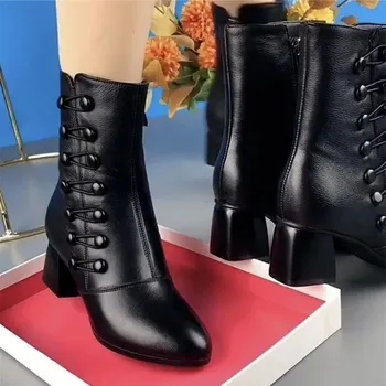 Новые зимние мягкие кожаные короткие сапоги со средним каблуком и средней трубкой и бархатом для тепла. Универсальные женские сапоги с мягкой подошвой. 35