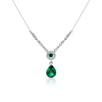 Серебряное шейное украшение с фианитами