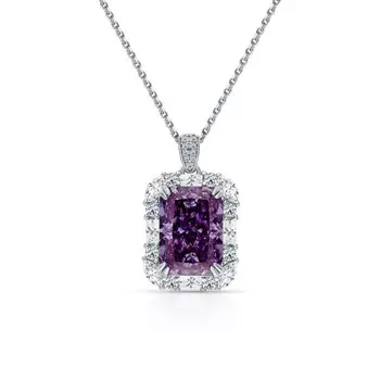 Серебряное шейное украшение с фианитами