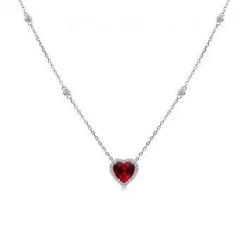Серебряное шейное украшение с фианитами и корундом синтетическим