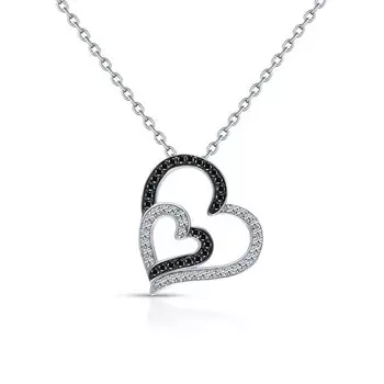 Серебряное шейное украшение с фианитами
