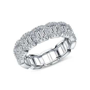 Серебряное кольцо с фианитами
