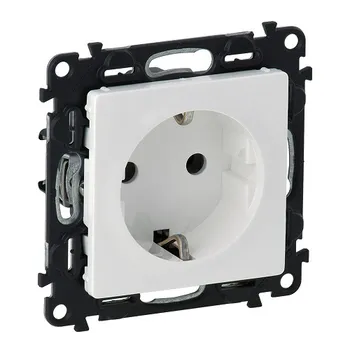 Розетка Legrand 753420 Valena LIFE - 2К+З 16А 250В с защитными шторками, безвинтовые зажимы, с лицевой панелью, белая