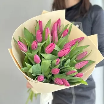 ПИОН ПИОНЫЧ Букет из разноцветных тюльпанов