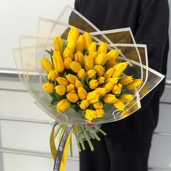 ПИОН ПИОНЫЧ Букет из желтых тюльпанов