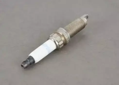 Свеча зажигания BMW 12 12 0 040 581 BMW F10/F12/F13/F15/F16/F20/F21/F22/F25/F26/F36/E84/E89 11>