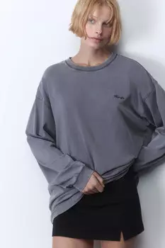 Лонгслив oversize с вареным эффектом и вышивкой