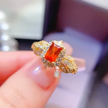 Кольцо из серебра 925 пробы с гранатом, 4 Х6 мм, 0,55 карат
