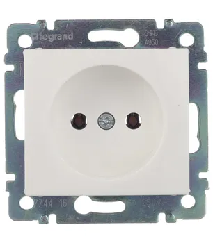 Розетка Legrand 694268 Valena CLASSIC - 2К, 16А, белая