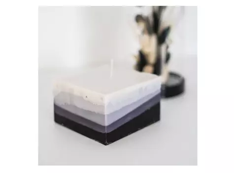 Свеча в серо-фиолетовой гамме (wowbotanica) белый 10x8x10 см.