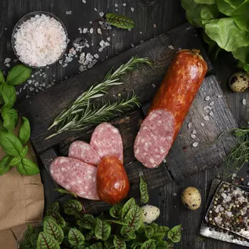 Сервелат Карпатия Фермерский с кардамоном полукопчёный, кг