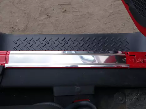 Накладки на дверные пороги (зеркальные), к-т 2 шт. Компания ТСС JEEPWRAN3D(3.6)14-17 Jeep Wrangler 2014 - 2017