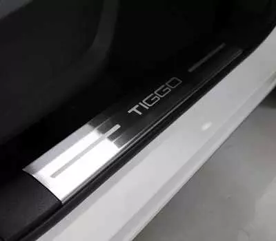 Накладки на пластиковые пороги (лист шлифованный надпись Tiggo) TCC CHERTIG7P20-15 Chery Tiggo 7 Pro 2020