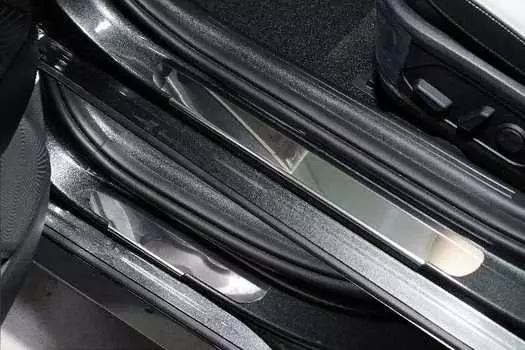 Накладки на пороги (лист зеркальный) TCC KIAK520-07 Kia K5 2020-