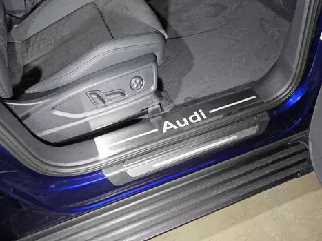 Накладки на дверные пороги (лист шлифованный надпись audi) 2шт (без пневмоподвески) Компания ТСС AUDIQ517-07 Audi Q5 2017-
